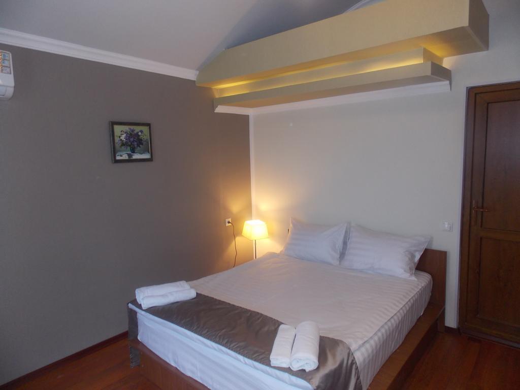Hotel Almi Akhaltsikhe  Δωμάτιο φωτογραφία
